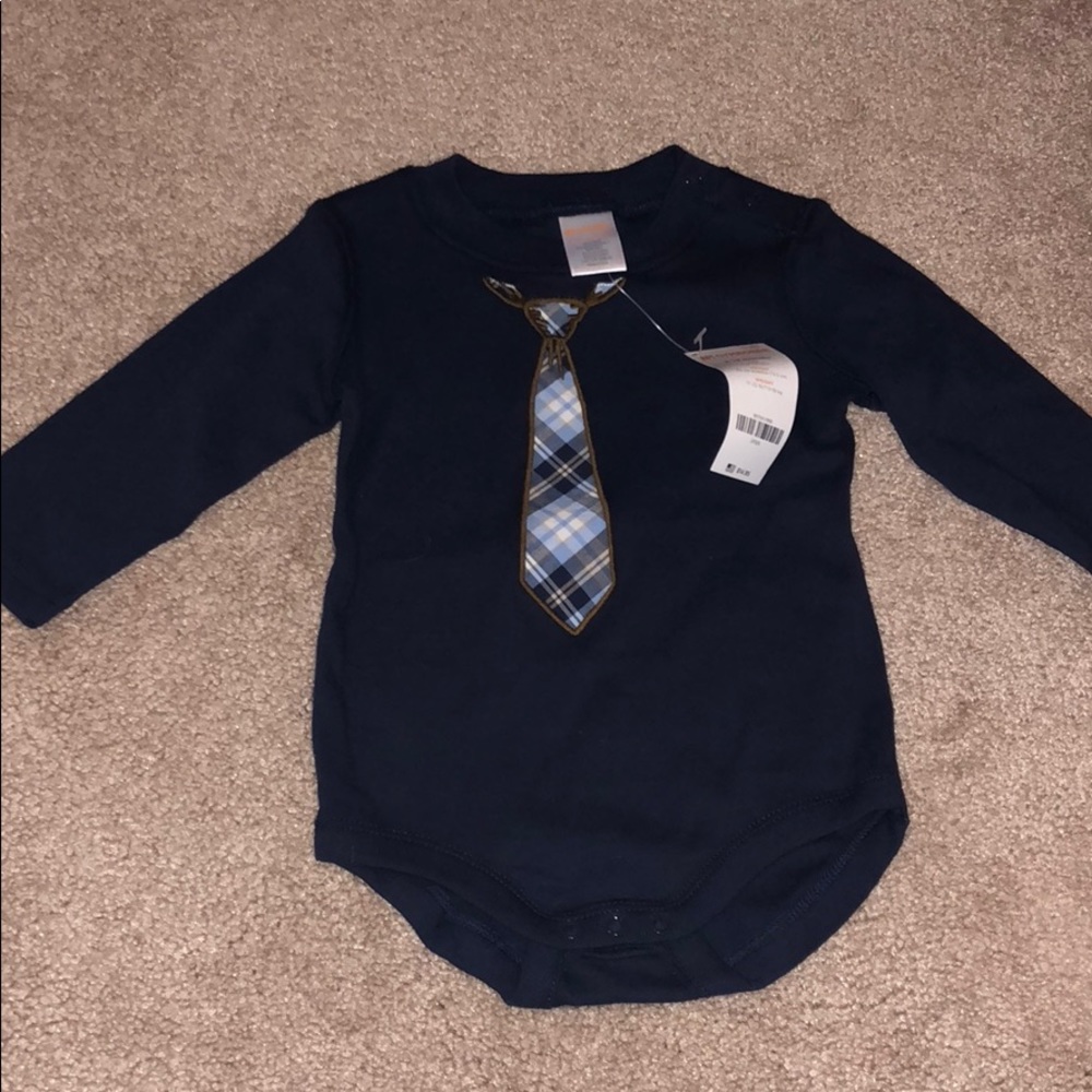 Lot of short and long sleeve graphic onesies! - Picture 4 of 4